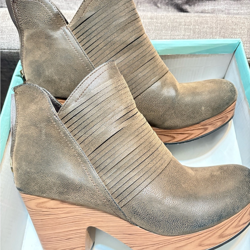 Stylish Women's Ankle Boots